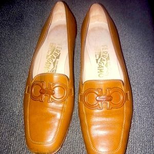 Salvatore Ferragamo Saddle Brown Gancini Loafer Womens Size 5.5 B